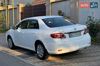 Седан Toyota Corolla 2010 в 