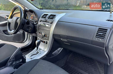 Седан Toyota Corolla 2010 в 