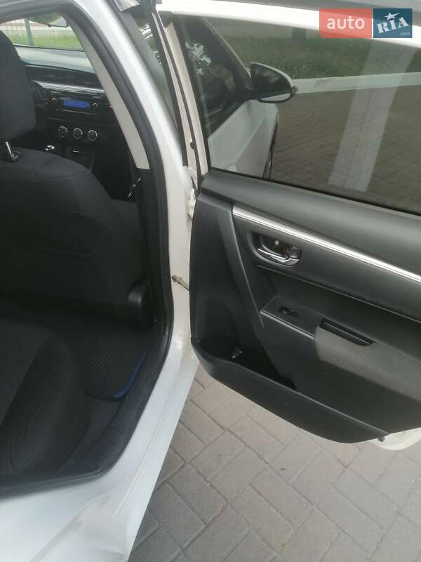 Седан Toyota Corolla 2014 в Киеве