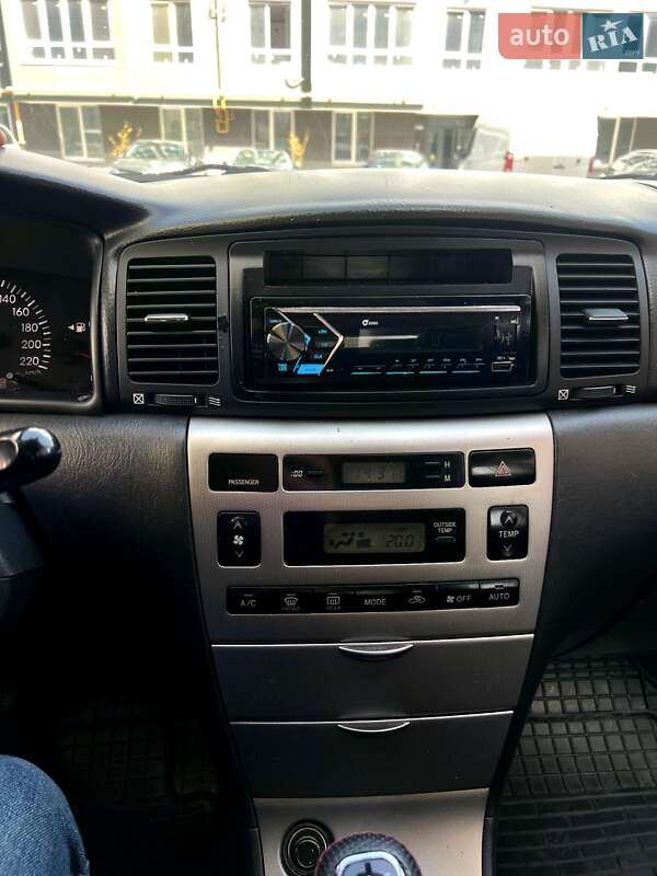 Хэтчбек Toyota Corolla 2005 в Черновцах