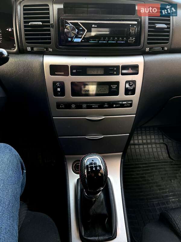 Хэтчбек Toyota Corolla 2005 в Черновцах