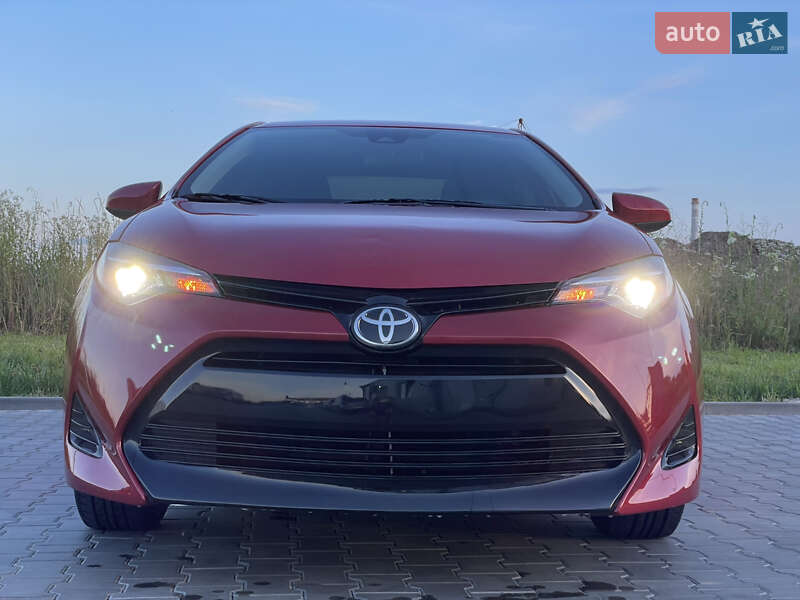 Седан Toyota Corolla 2018 в Луцке