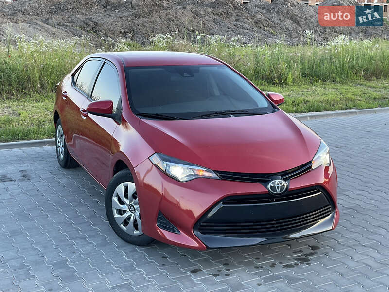 Седан Toyota Corolla 2018 в Луцке
