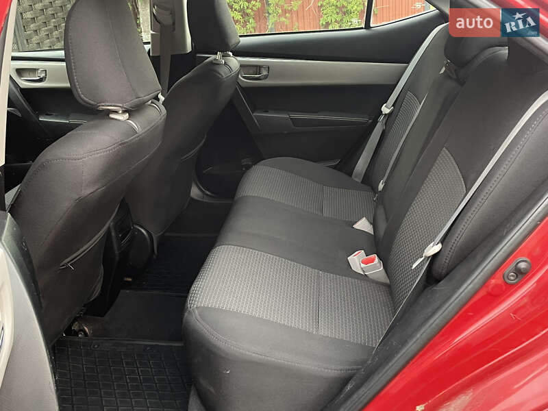 Седан Toyota Corolla 2018 в Луцке