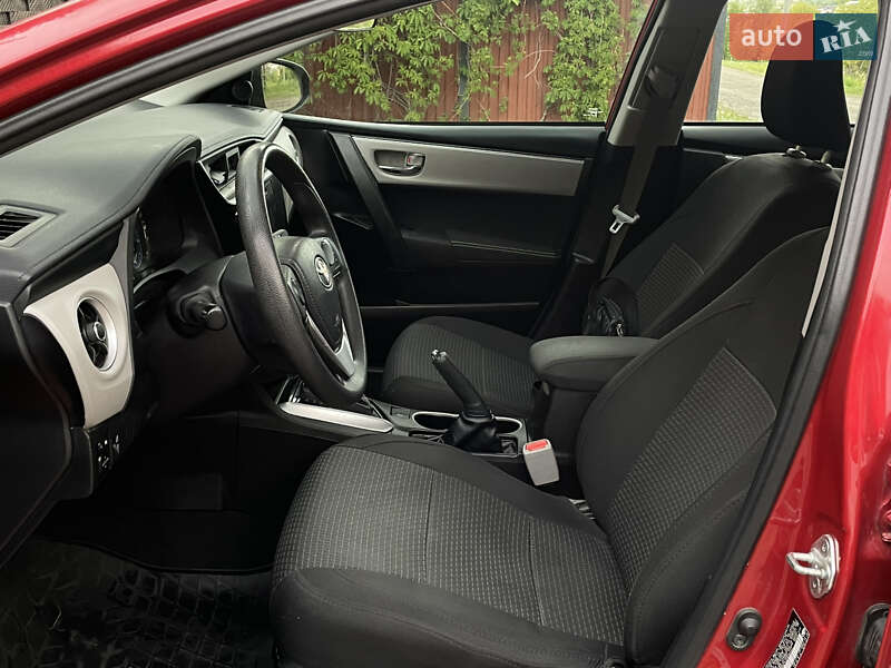 Седан Toyota Corolla 2018 в Луцке