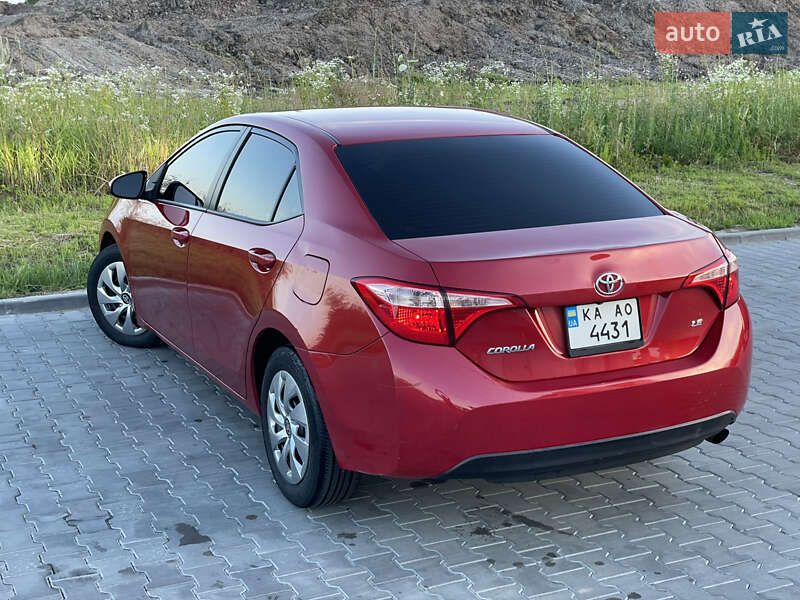 Седан Toyota Corolla 2018 в Луцке