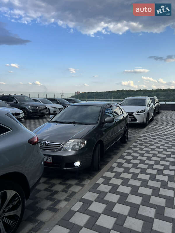 Седан Toyota Corolla 2005 в Києві