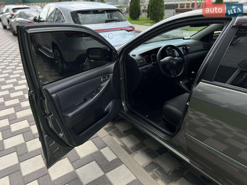 Седан Toyota Corolla 2005 в Києві