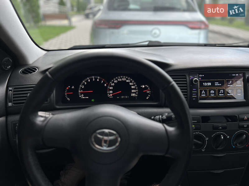 Седан Toyota Corolla 2005 в Києві