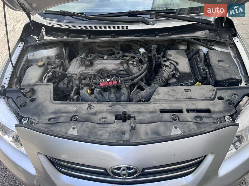 Седан Toyota Corolla 2008 в Львове