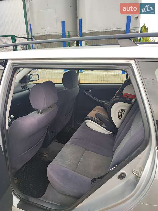 Универсал Toyota Corolla 2002 в Сарнах