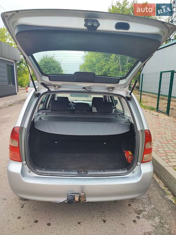 Универсал Toyota Corolla 2002 в Сарнах