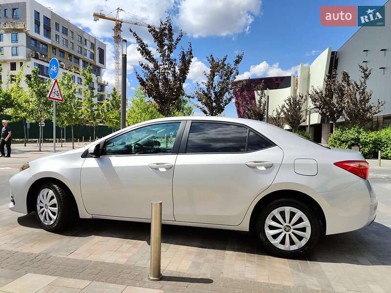 Седан Toyota Corolla 2019 в Киеве