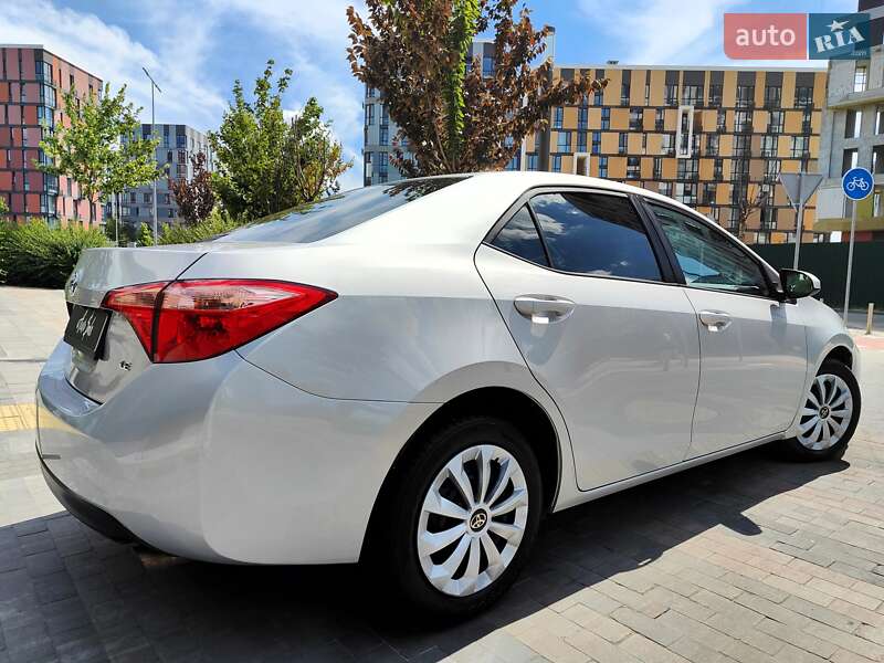 Седан Toyota Corolla 2019 в Киеве