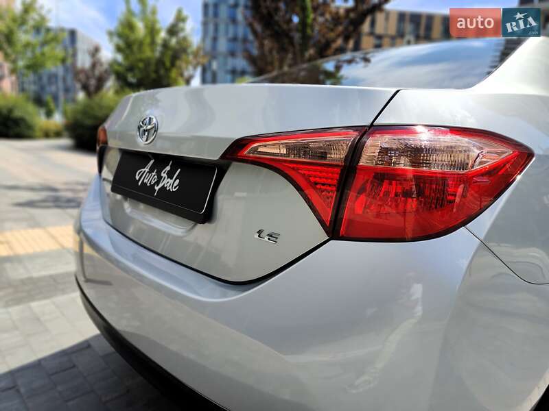 Седан Toyota Corolla 2019 в Киеве