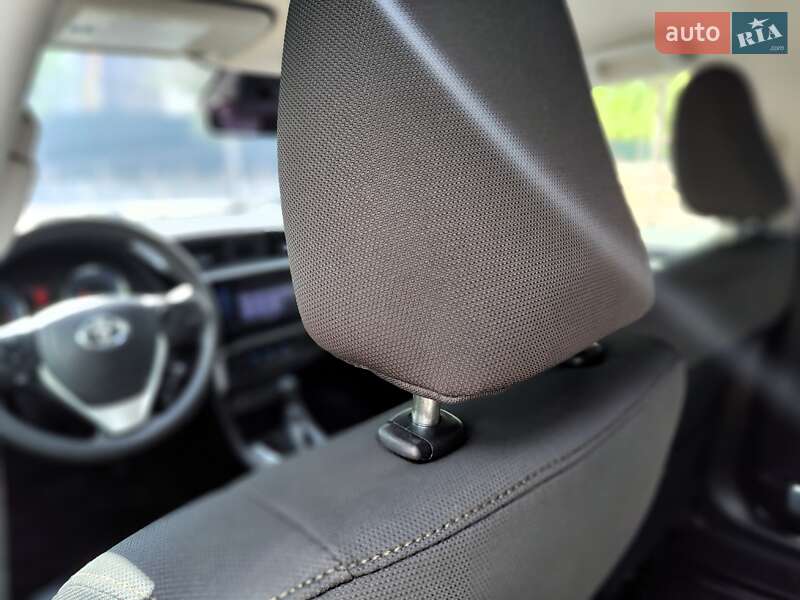 Седан Toyota Corolla 2019 в Киеве