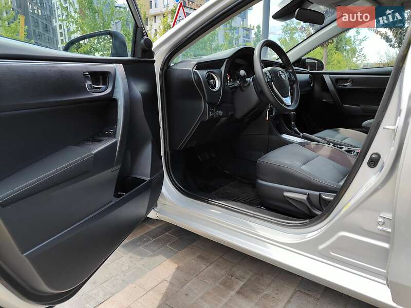 Седан Toyota Corolla 2019 в Киеве