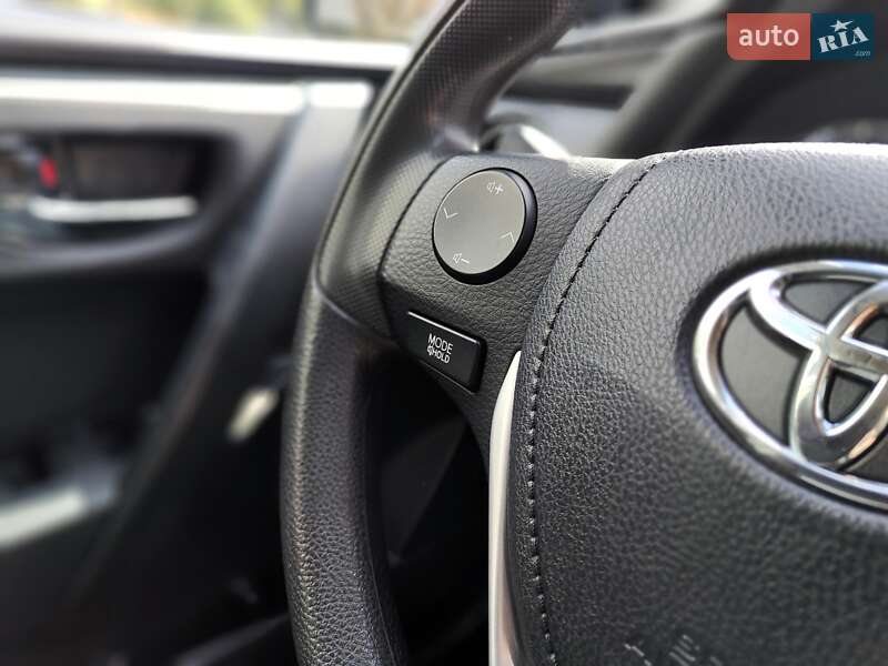 Седан Toyota Corolla 2019 в Киеве