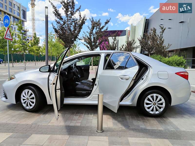 Седан Toyota Corolla 2019 в Киеве