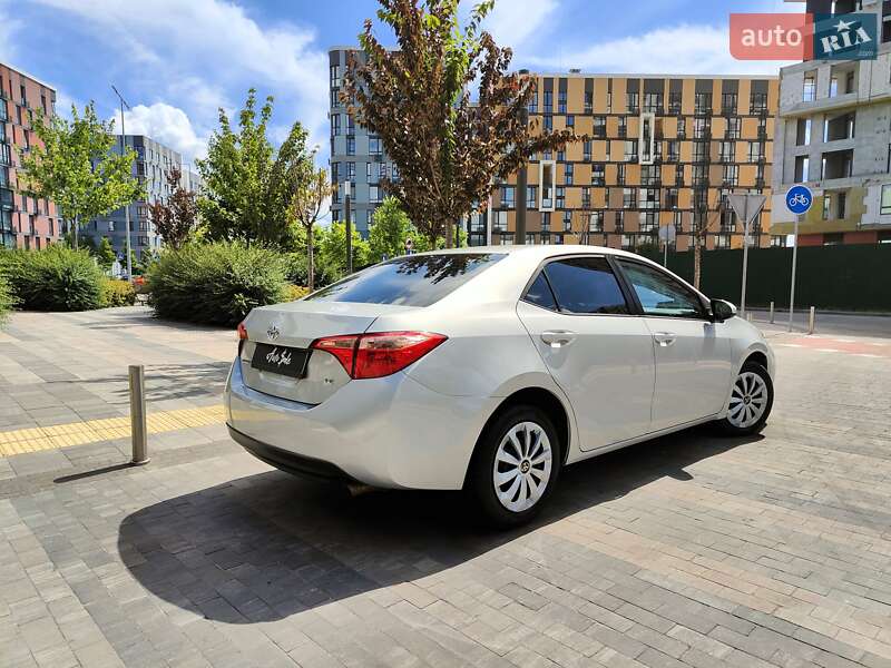 Седан Toyota Corolla 2019 в Киеве