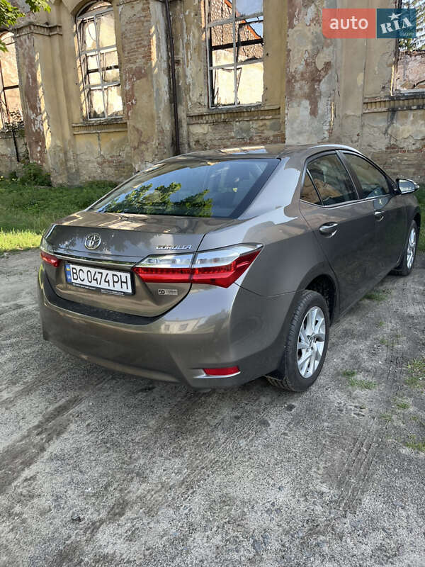 Седан Toyota Corolla 2016 в Жовкве
