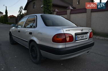Седан Toyota Corolla 2000 в Авангарді