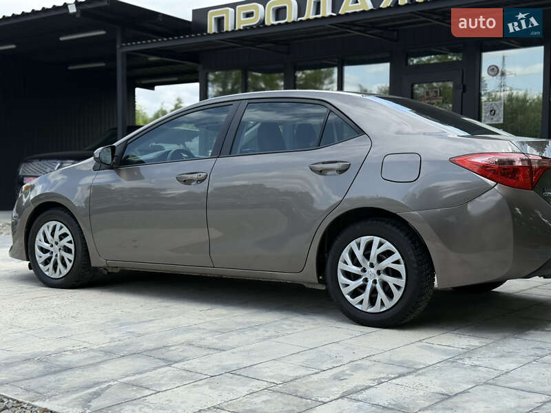 Седан Toyota Corolla 2018 в Ивано-Франковске