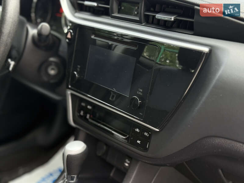Седан Toyota Corolla 2018 в Ивано-Франковске