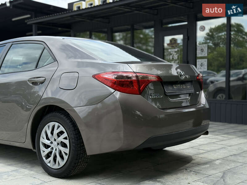 Седан Toyota Corolla 2018 в Ивано-Франковске