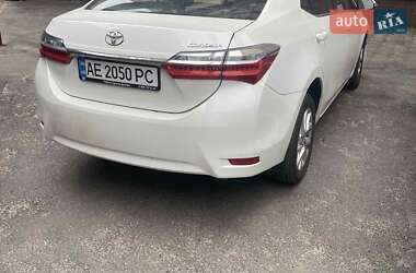 Седан Toyota Corolla 2017 в 