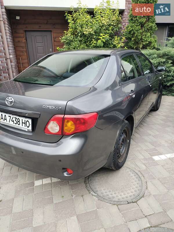 Седан Toyota Corolla 2008 в Гатном