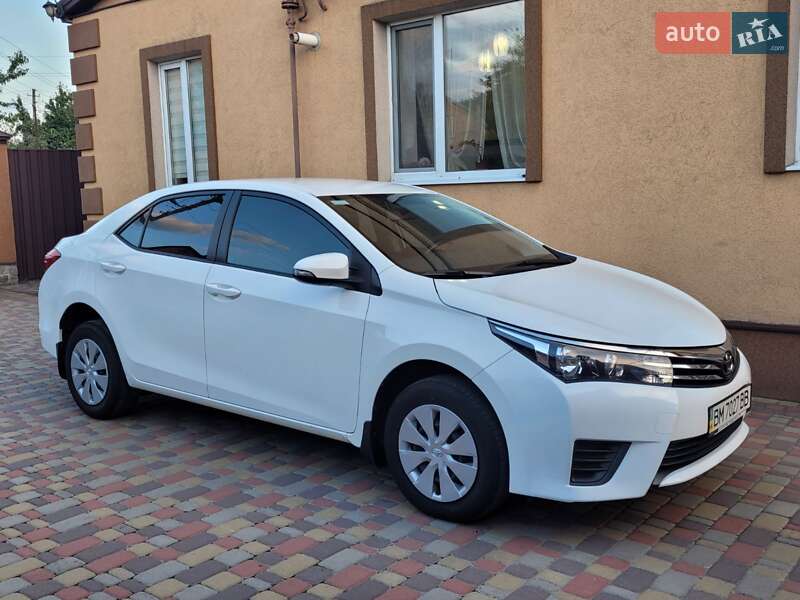 Седан Toyota Corolla 2014 в Миргороде