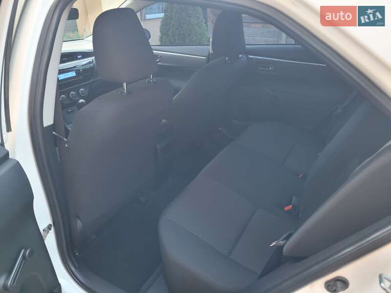Седан Toyota Corolla 2014 в Миргороде
