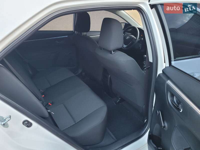 Седан Toyota Corolla 2014 в Миргороде