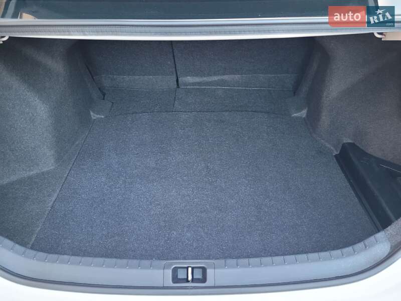 Седан Toyota Corolla 2014 в Миргороде