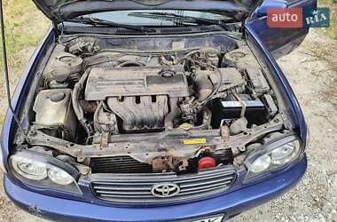 Хэтчбек Toyota Corolla 2001 в 