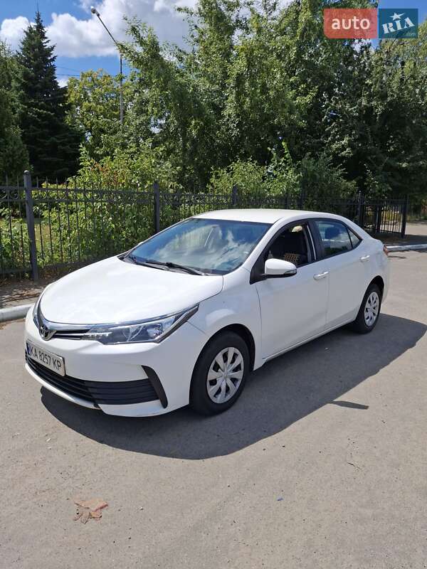Седан Toyota Corolla 2017 в Киеве фото 6 Седан Toyota Corolla 2017 в Киеве