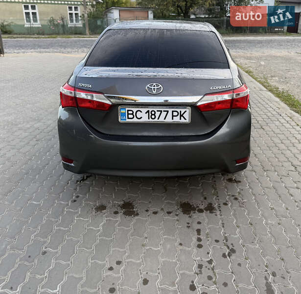 Седан Toyota Corolla 2013 в Трускавце