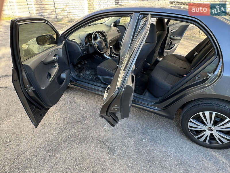 Седан Toyota Corolla 2010 в Дніпрі