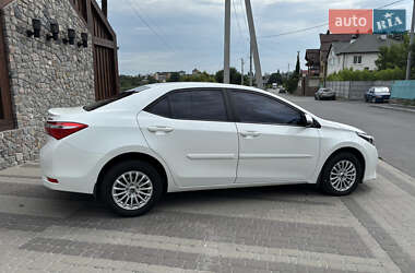 Седан Toyota Corolla 2015 в 
