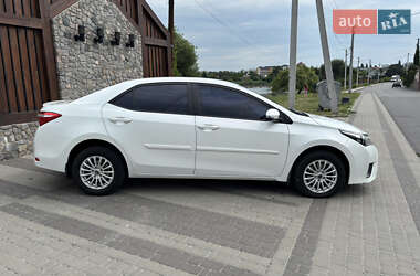 Седан Toyota Corolla 2015 в 