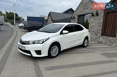 Седан Toyota Corolla 2015 в 