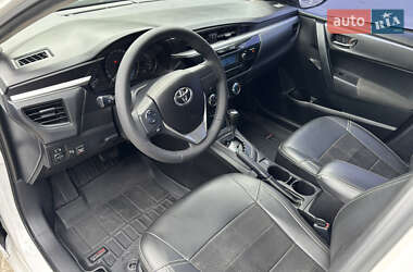 Седан Toyota Corolla 2015 в 