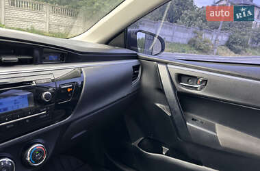 Седан Toyota Corolla 2015 в 