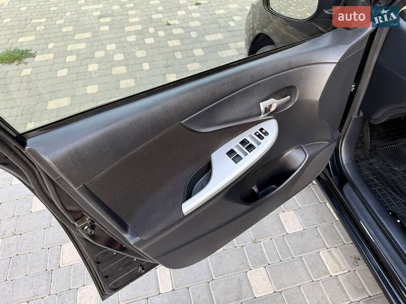 Седан Toyota Corolla 2013 в Одессе