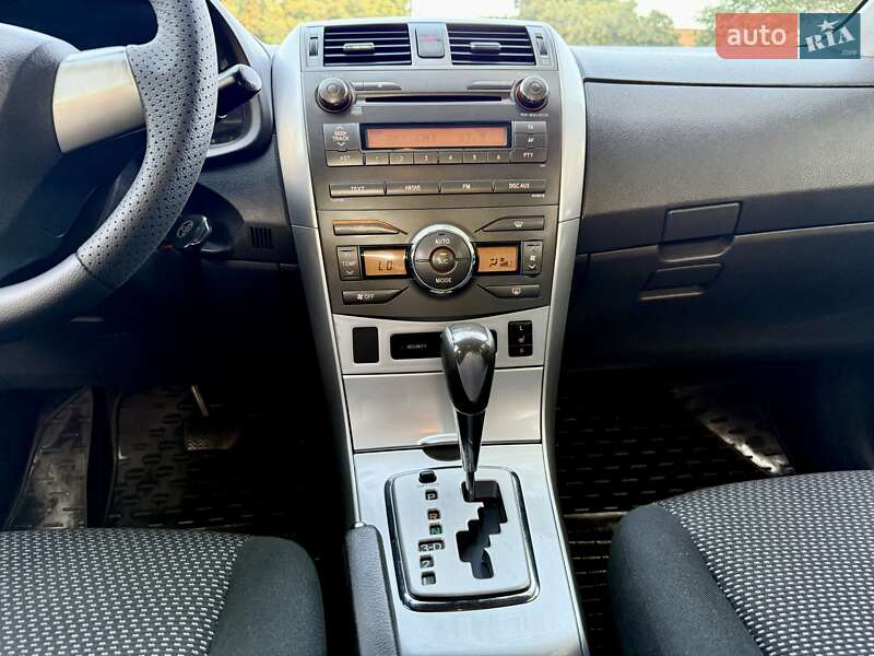 Седан Toyota Corolla 2013 в Одессе