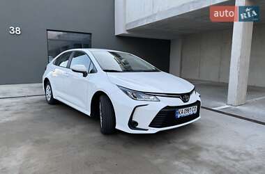 Седан Toyota Corolla 2020 в Ужгороді
