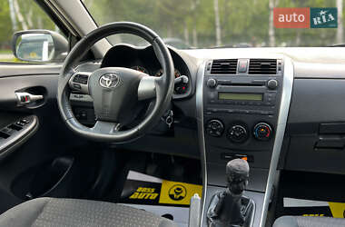 Седан Toyota Corolla 2013 в 