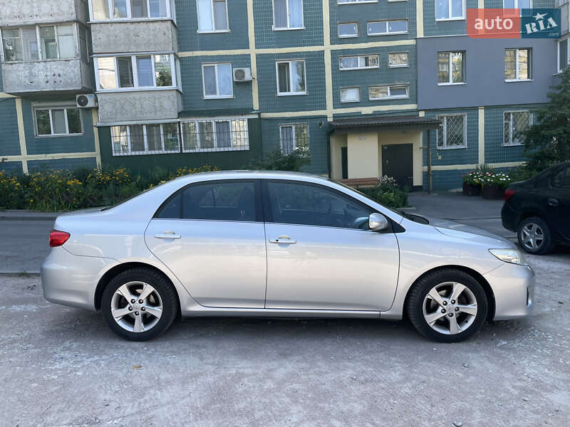 Седан Toyota Corolla 2011 в Днепре