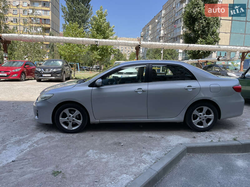 Седан Toyota Corolla 2011 в Днепре